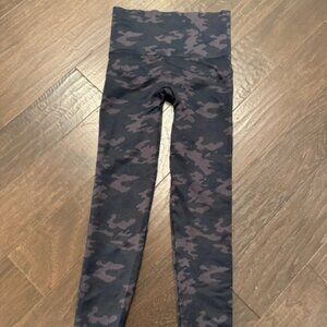 Spanx Camo Compression Leggings size L Dark Green/Black